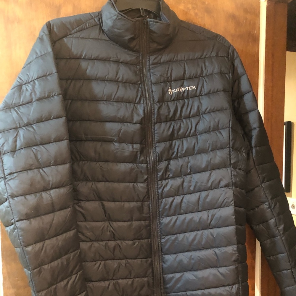 Men’s or women’s Thinsulate down jacket.